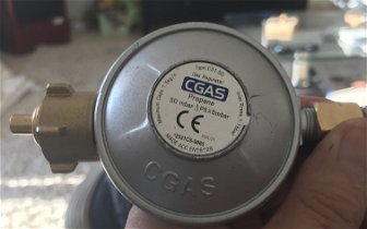 Gas bottle connector