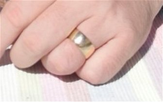 Lost: I've lost my gold wedding ring in Faro airport on Friday 8th July.