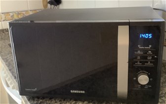 For sale: Samsung Ceramic Inside Grill Microwave Oven