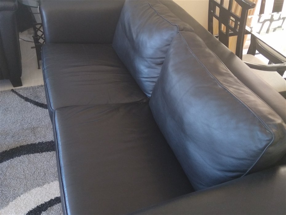 For sale: Leather couch, black, 200 cm very good condition