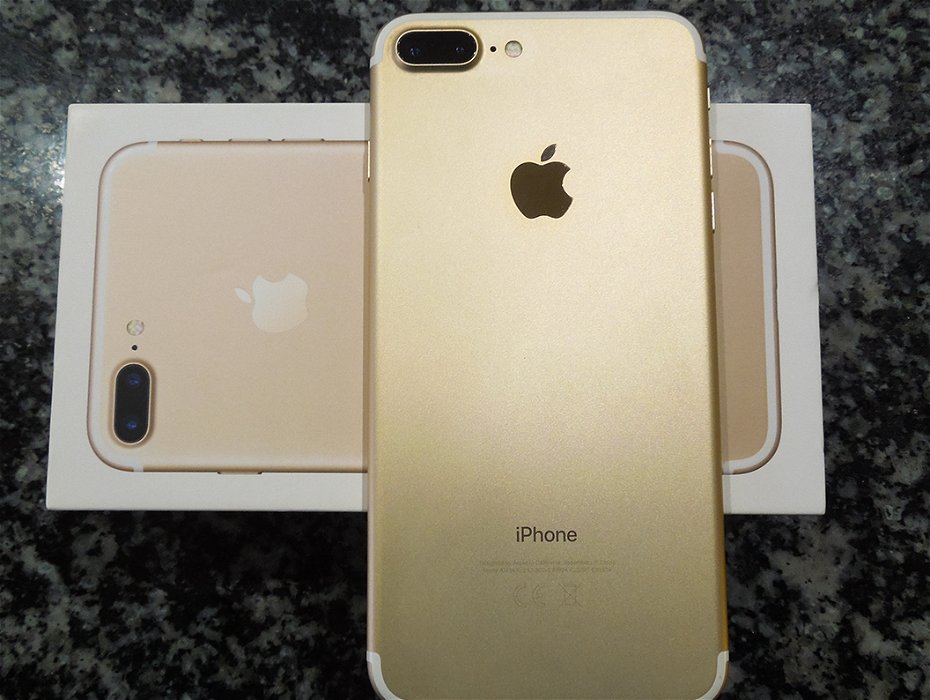 For sale: iPhone 7 PLUS 32gb - Gold - Immaculate.