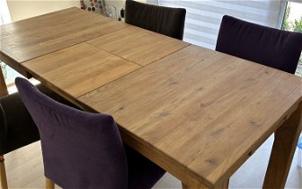 For sale: Solid Oak dining table, extends from 137cm to 187cm.  Perfect condition.