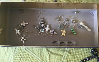 For sale: Assortment of jewellery