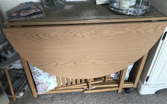 For sale: Drop leaf table and chairs