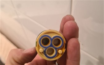 Bath/shower diverter cartridge