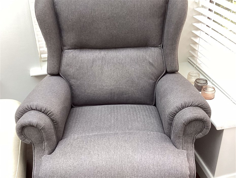 For sale: ‘Sherborne Claremont’ Dual motor riser recliner chair