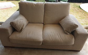 For sale: Cream 2 and 3 seater couch