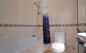 Can anyone recommend: Company to do bathroom and Living room renovation
