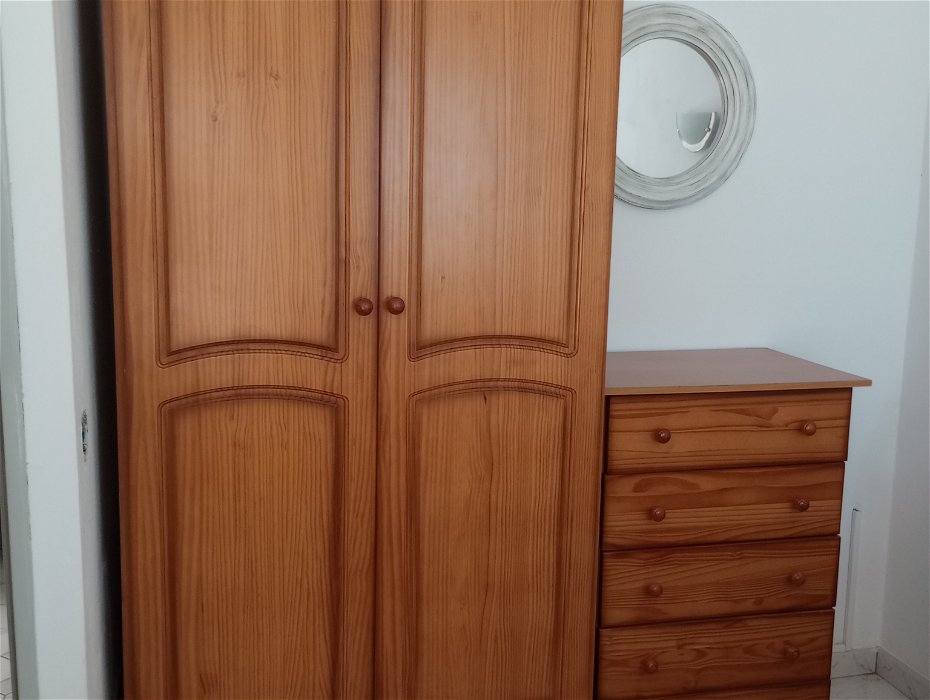 For sale: Wooden wardrobe and chest of drawers