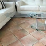 For sale: Modern extendable glass coffee table