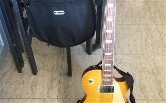 For sale: Electric guitar