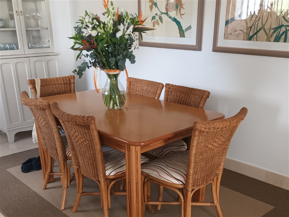 For sale: Dining Table & 6 Chairs    Table 90cm x150cm       extending to 200cm