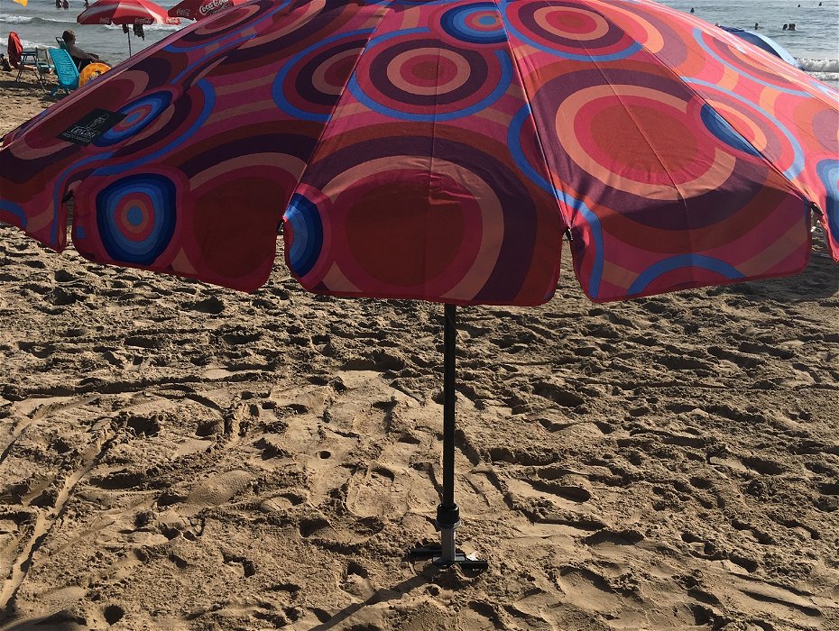 Lost: Retro circles patterned parasol