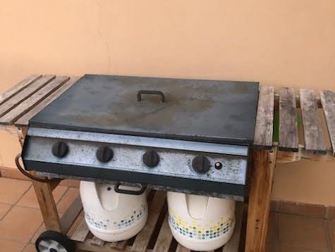 For sale: bbq and gas cylinders.