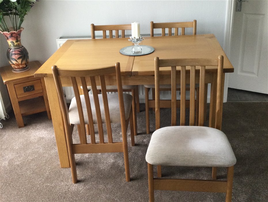For sale: Oak Dinning Table and Four Chairs