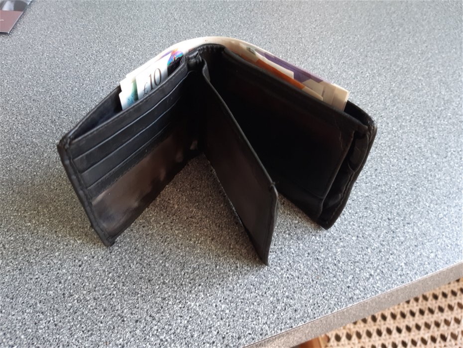 Found: Wallet with cash and NI card but no contact details.