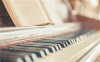 Looking for a job: Music teacher for piano and guitar