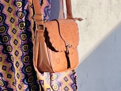 Lost: ladies handbag, leather like brown in color