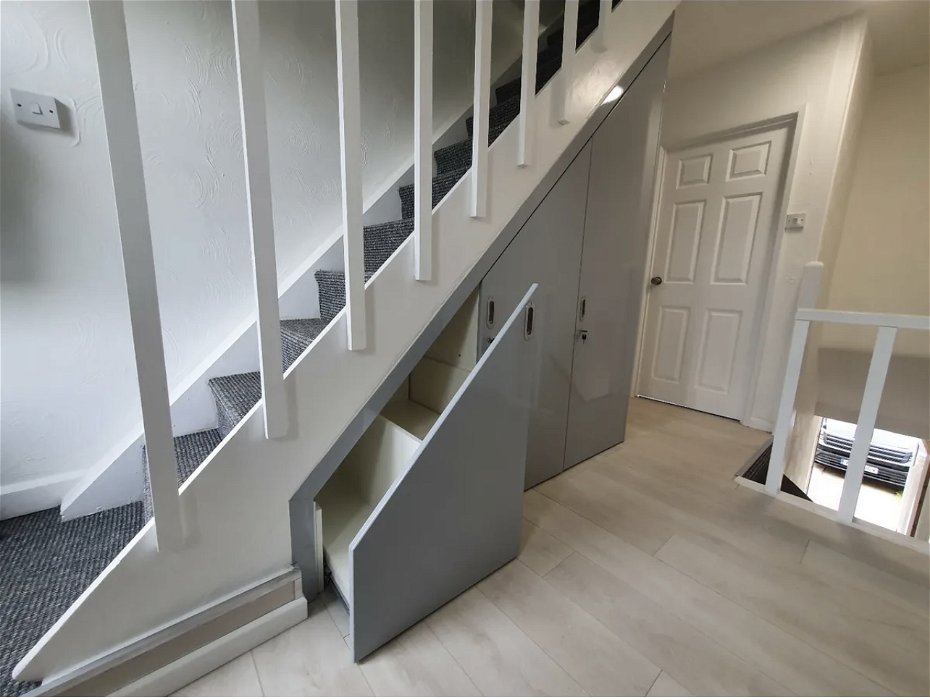 Can anyone recommend: a carpenter / builder to create under stair storage