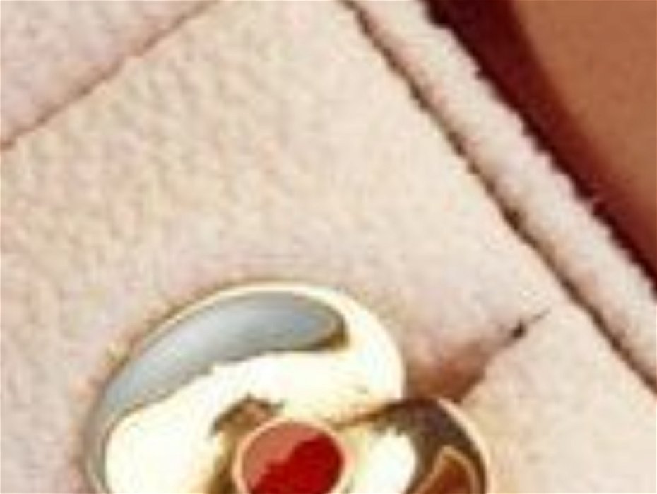 Lost: Gold remembrance poppy pin