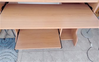 For sale: Computer desk with 2 pull out shelves