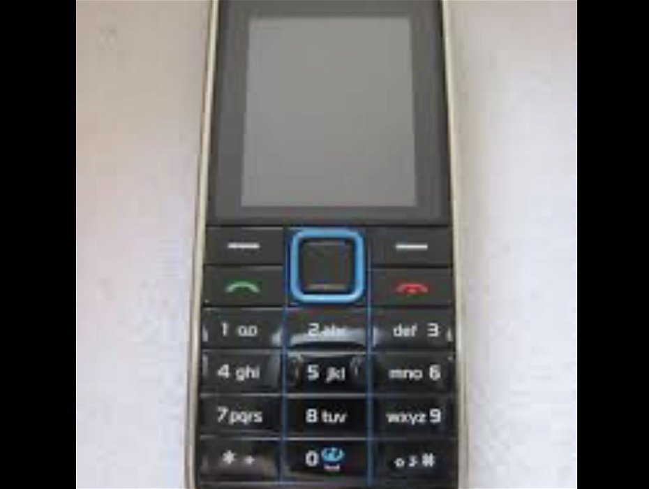 Old Nokia phone 4”x2” in size
