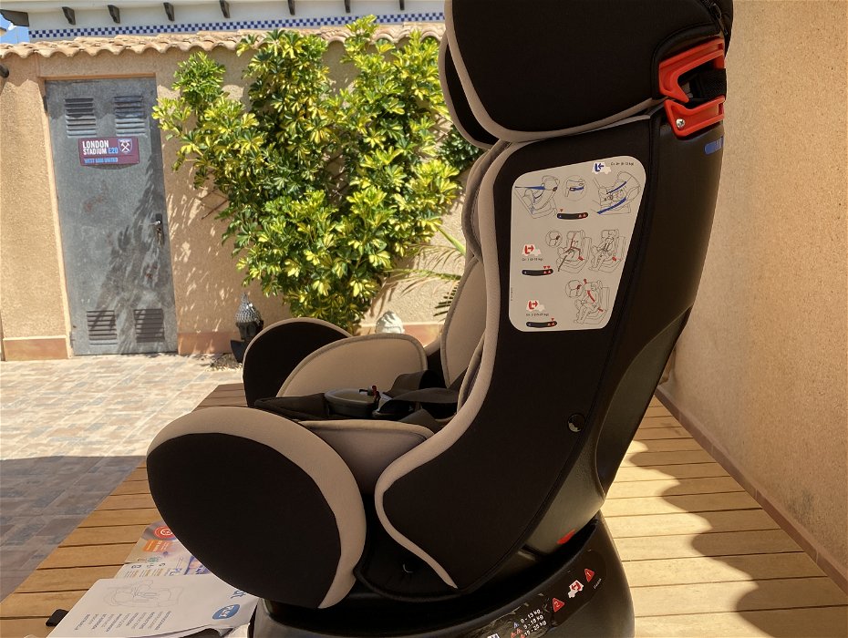 For sale: Baby car safety seat. Reduced
