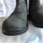 For sale: Blundstone 587 Unisex. Size 5. Worn Once. Excellent condition.