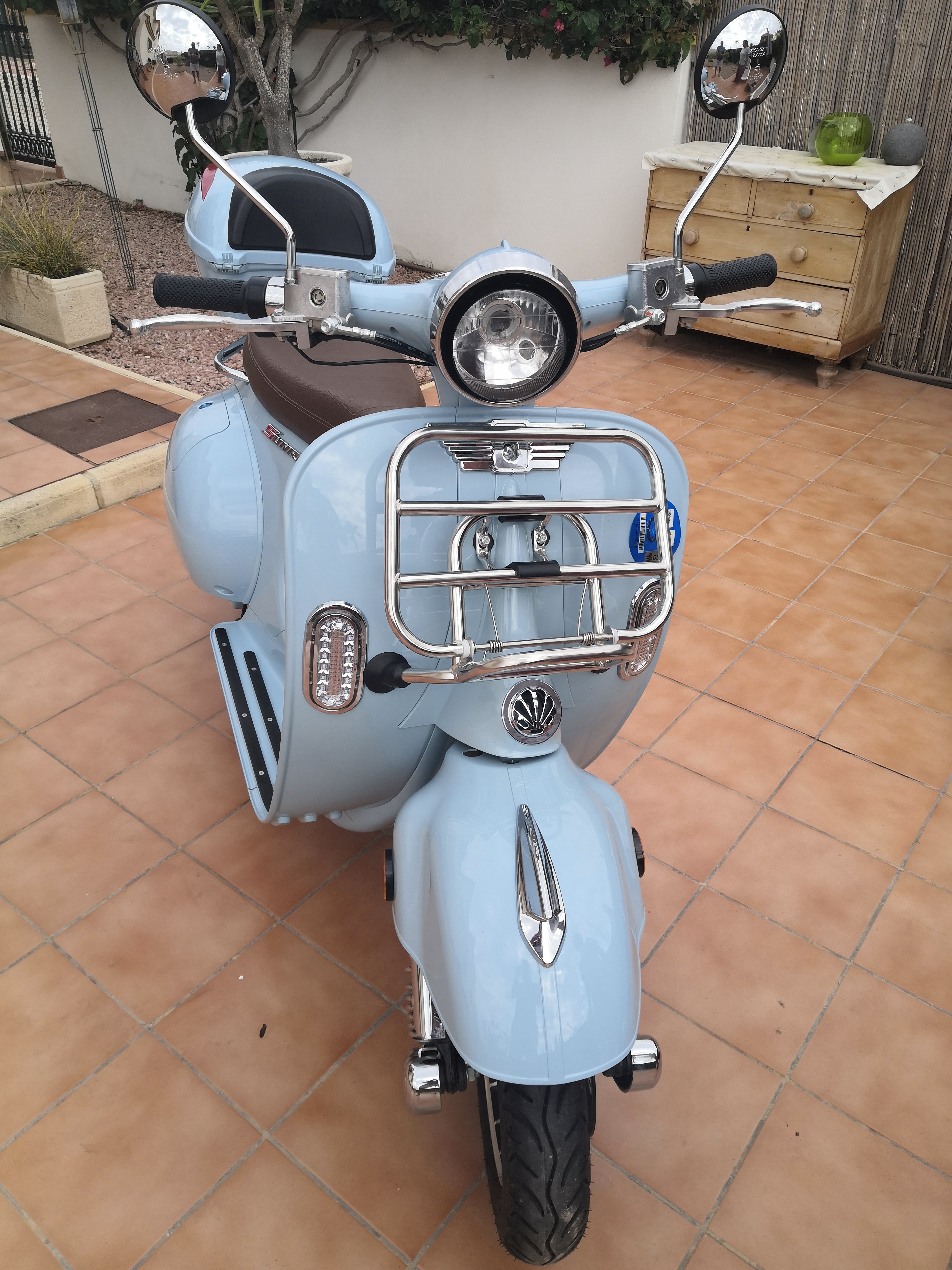 sale: new Sunra Ronic electric motorcycle is a vintage style electric moped inspired by Vespa - Buy and sell items in - Rojales forum - Costa Blanca forum