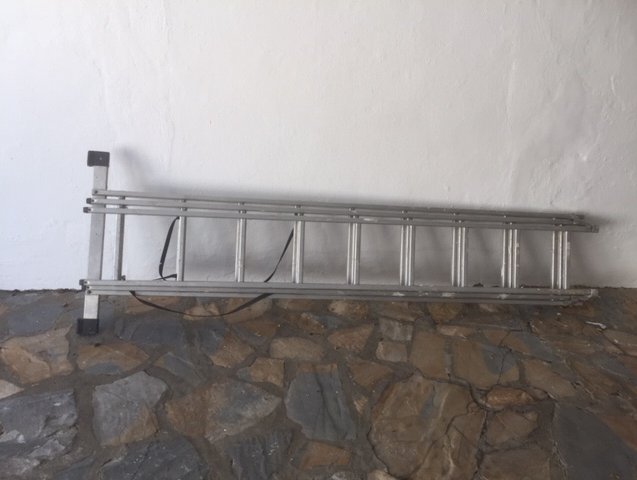 For sale: extending ladders in 3 parts in new condition