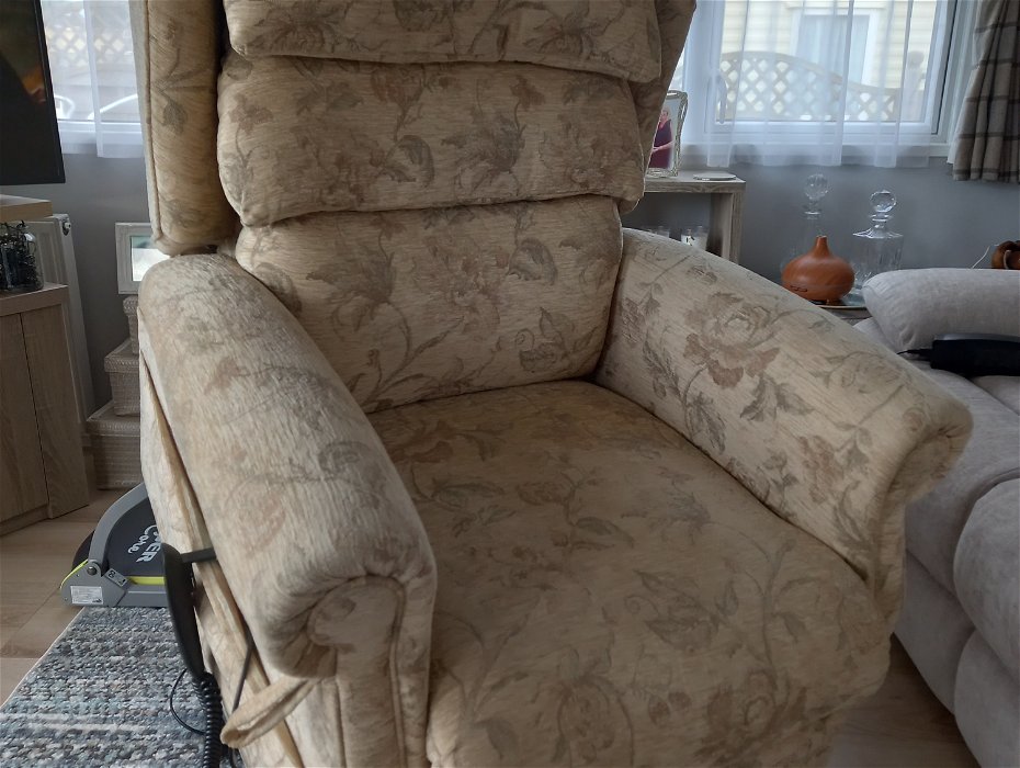 For sale: Recliner & Rise Chair